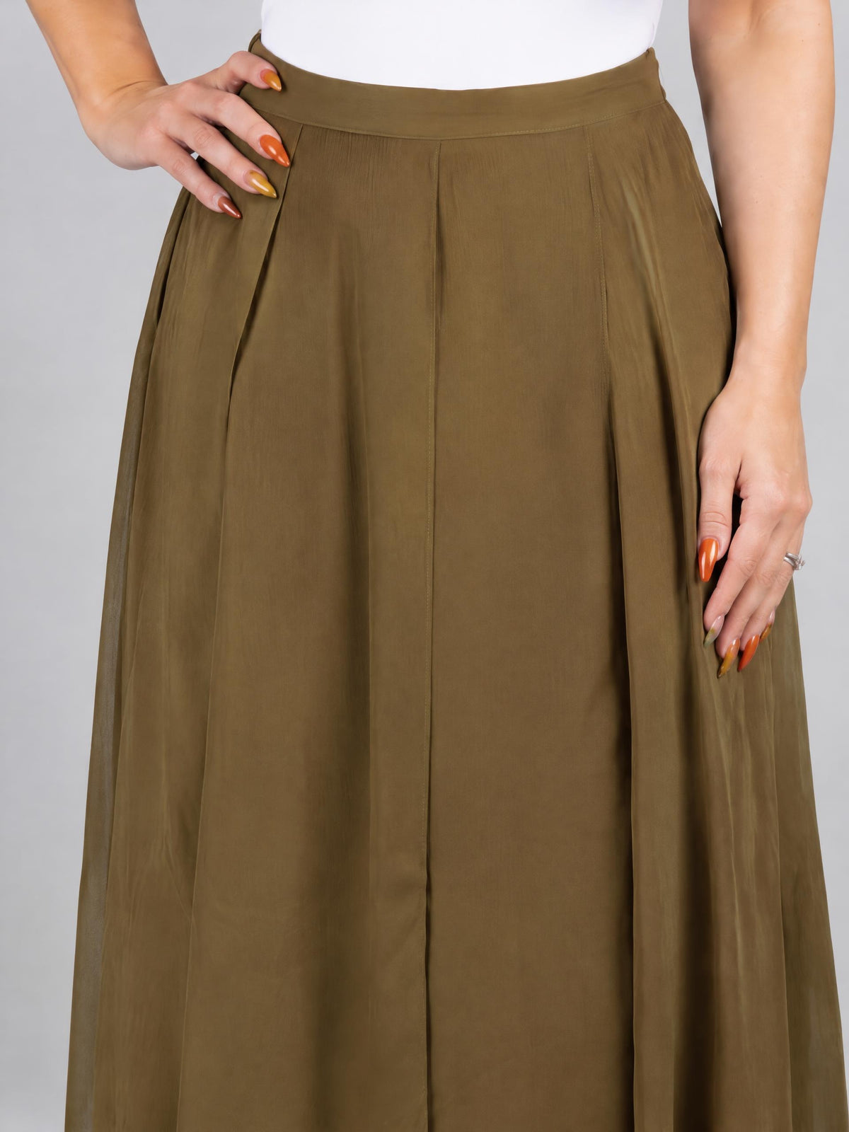 Marella kjol, green – asymmetriskt fall - Modevillan